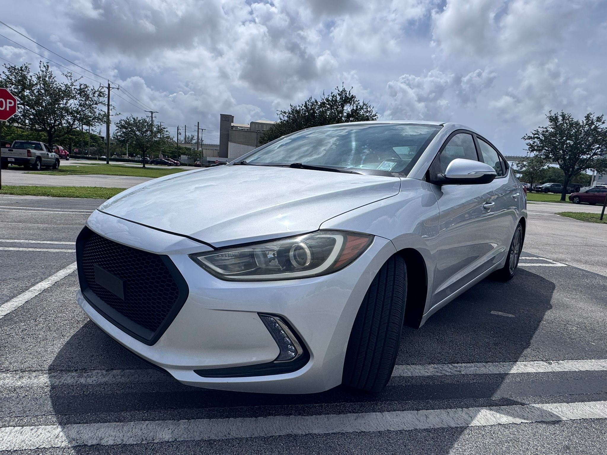 🚗 2017 Hyundai Elantra – 99,585 millas - $9,190