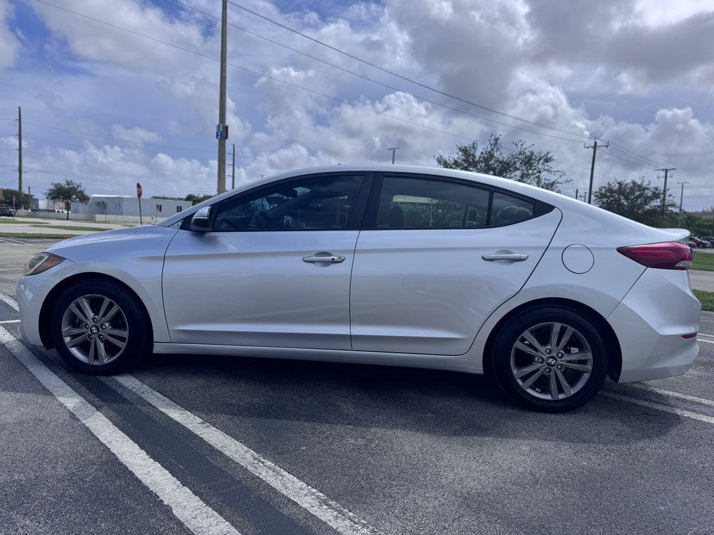2017 Hyundai Elantra - 💰 $9,190