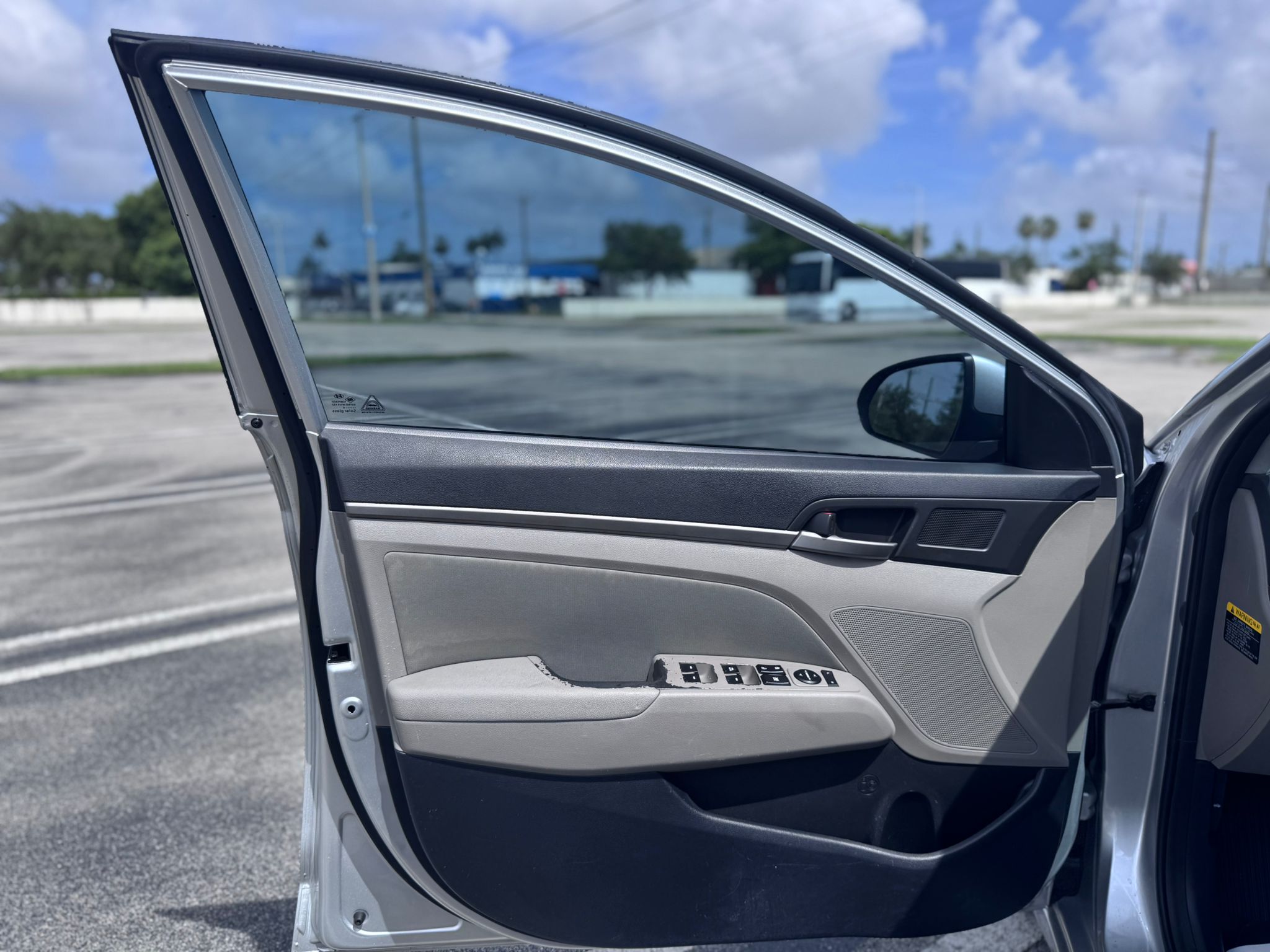 2017 Hyundai Elantra - 💰 $9,190