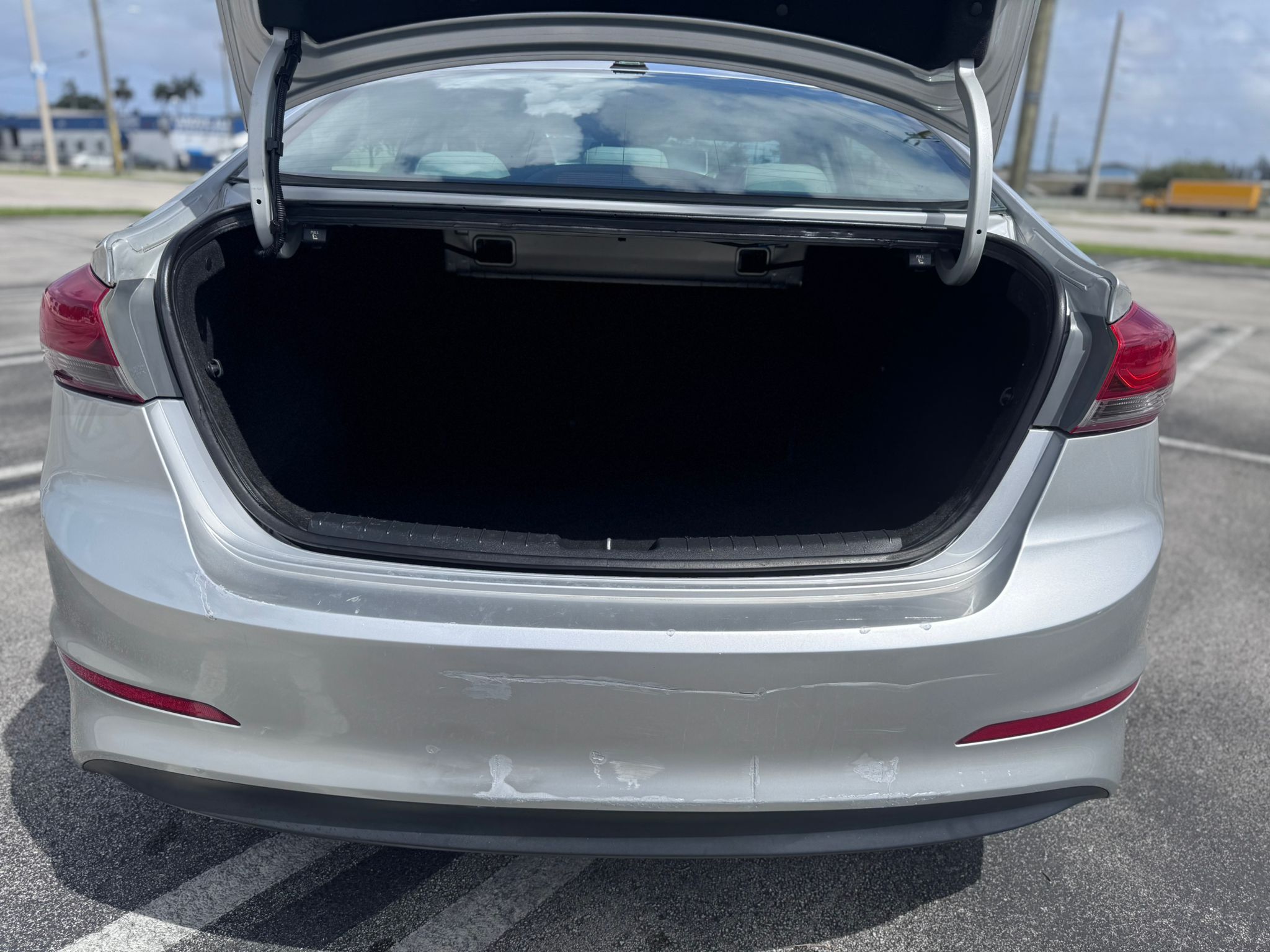 2017 Hyundai Elantra - 💰 $9,190