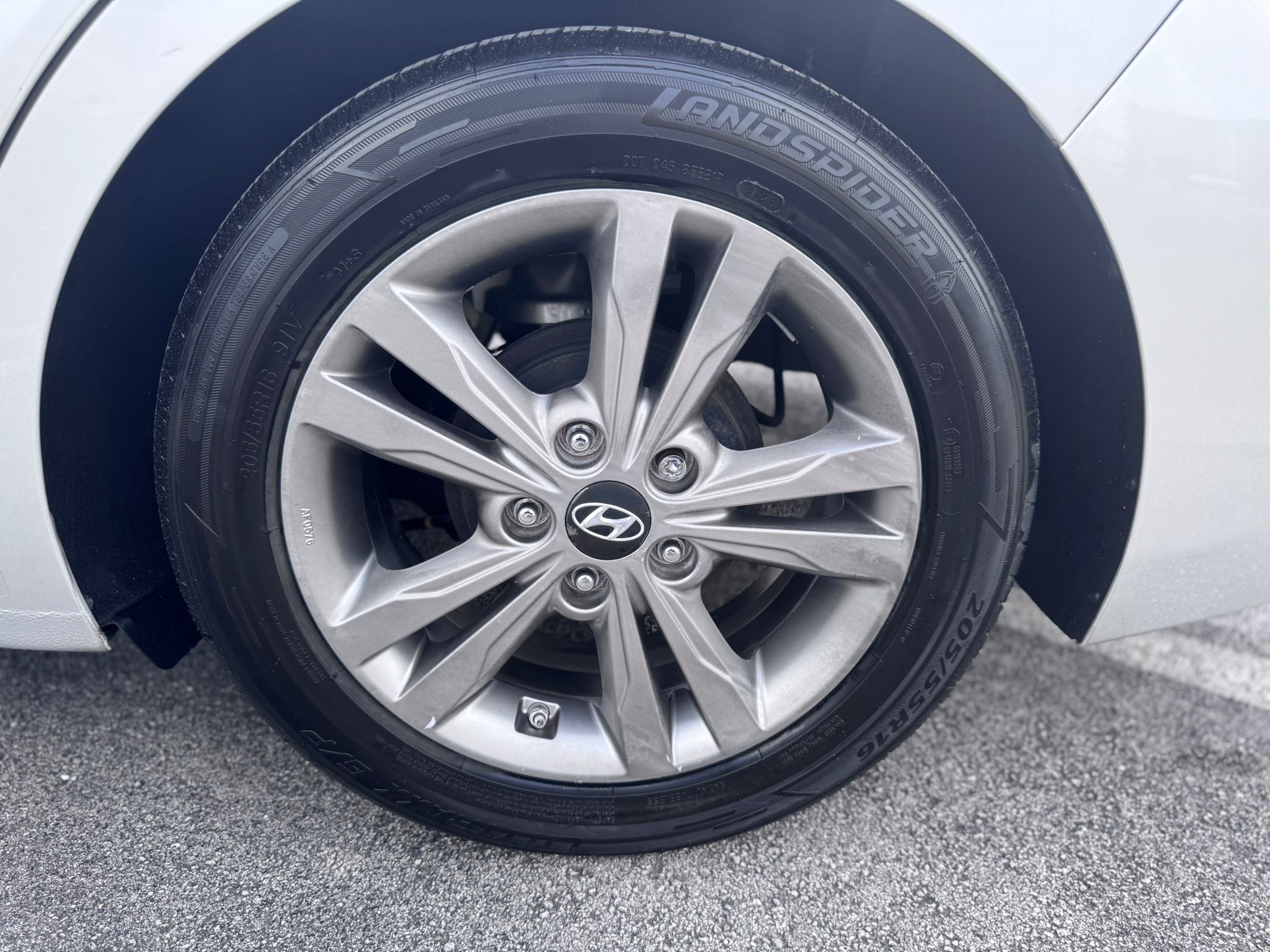🚗 2017 Hyundai Elantra – 99,585 millas - $9,190
