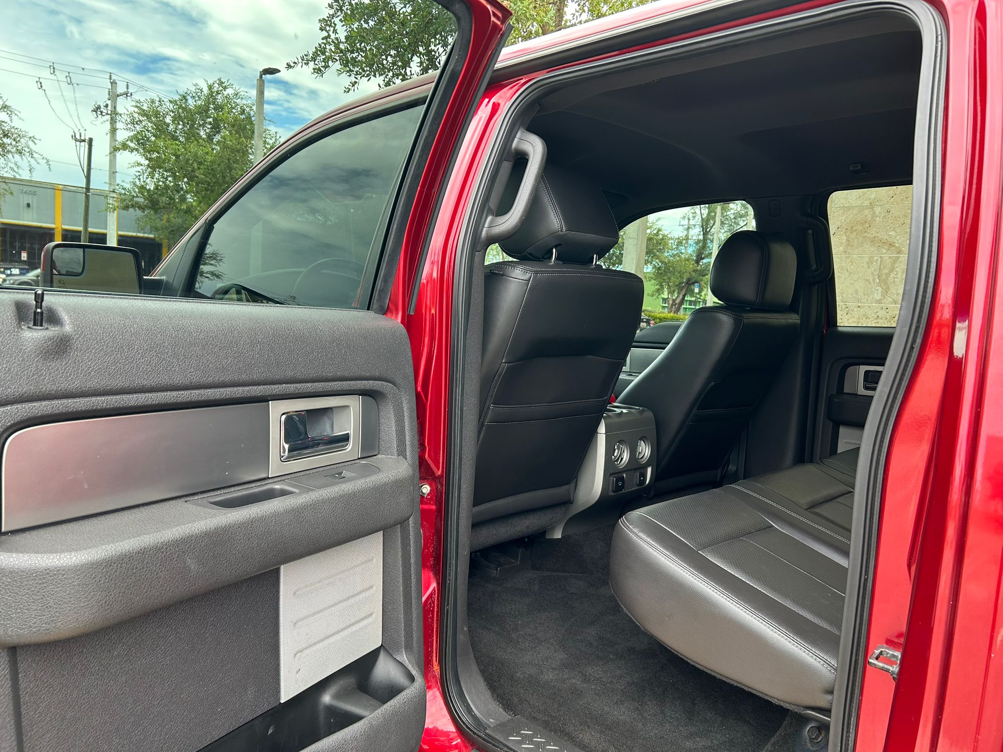 2013 Ford F-150 FX2 - 📍 160,000 millas - Cash o Financiado