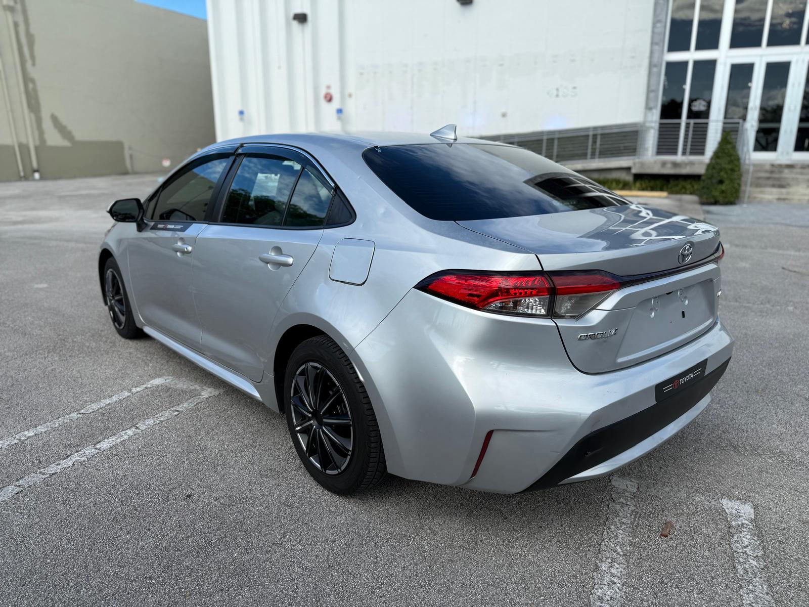 🚗 2021 Toyota Corolla LE - Sedan 4D - 📍 64,781 millas