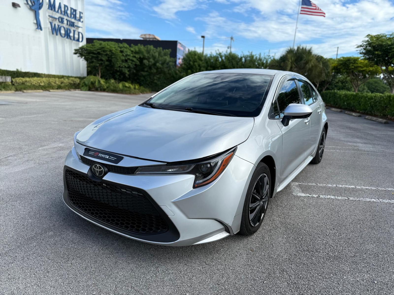 🚗 2021 Toyota Corolla LE - Sedan 4D - 📍 64,781 millas