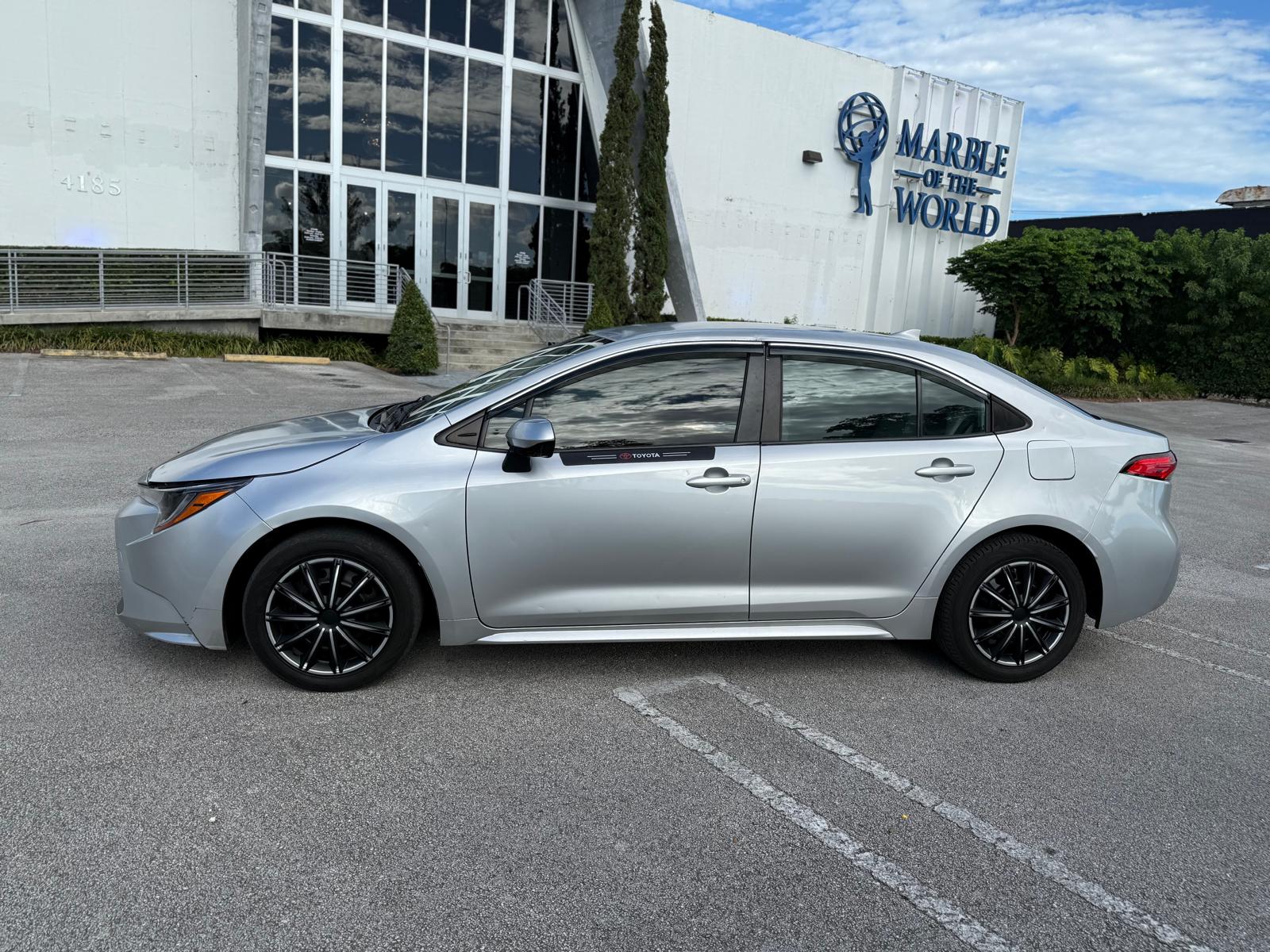 🚗 2021 Toyota Corolla LE - Sedan 4D - 📍 64,781 millas