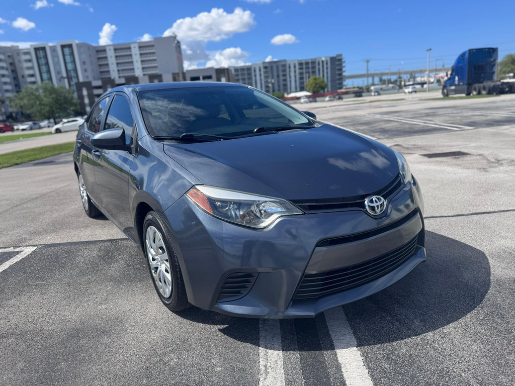 2015 TOYOTA COROLLA - 📍 119,000 millas - 💰 $10,990