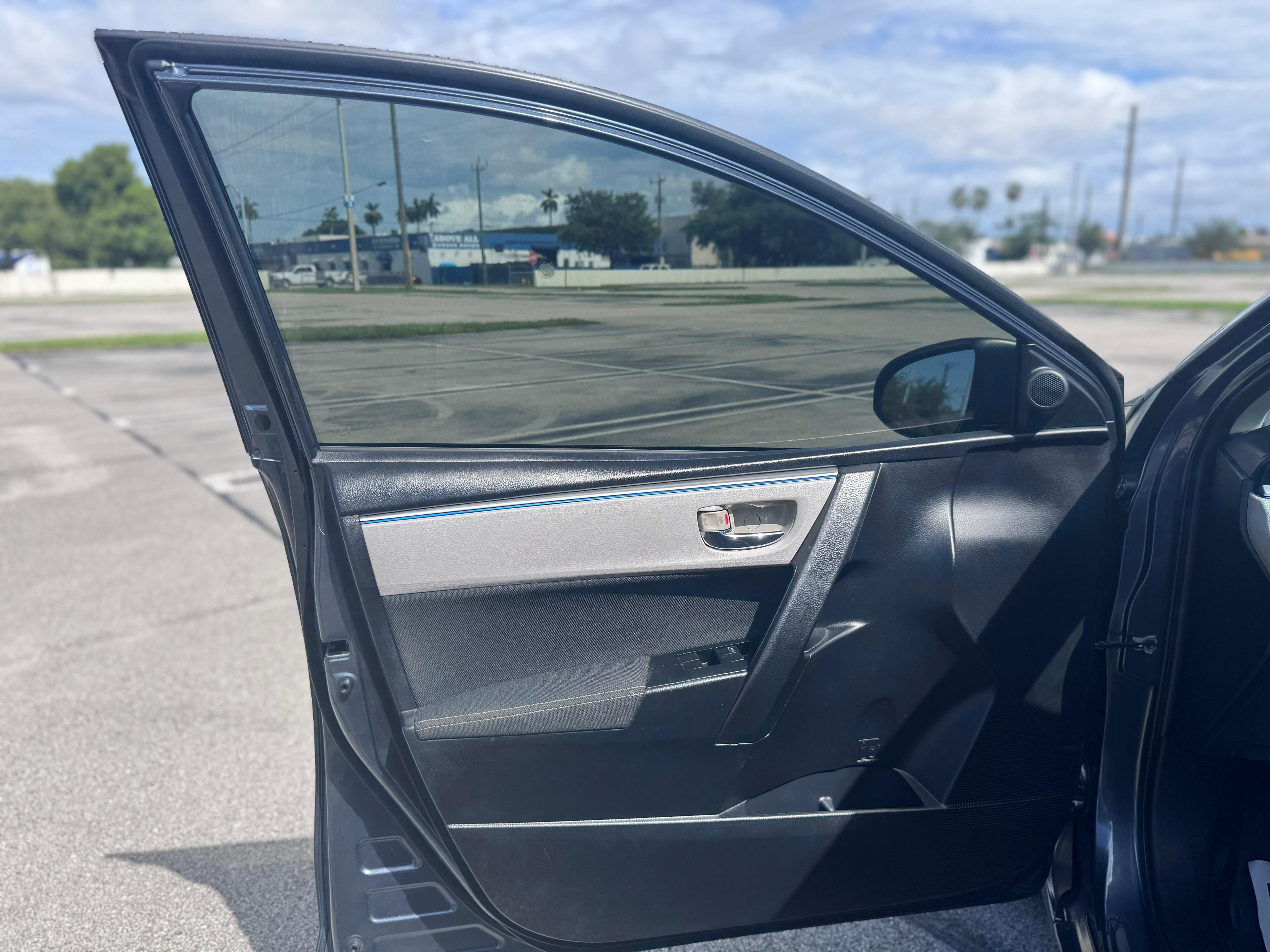 2015 TOYOTA COROLLA - 📍 119,000 millas - 💰 $10,990