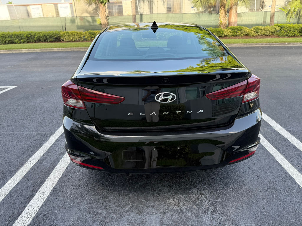 2020 Hyundai Elantra - 💰 $9,500