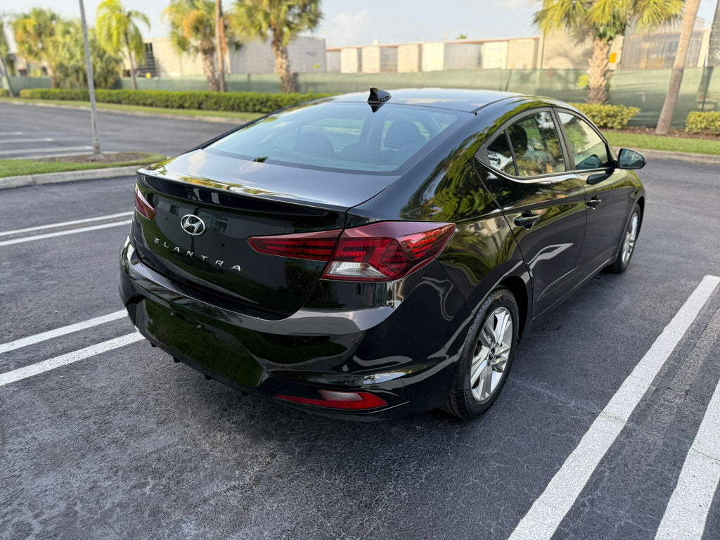 2020 Hyundai Elantra - 💰 $9,500