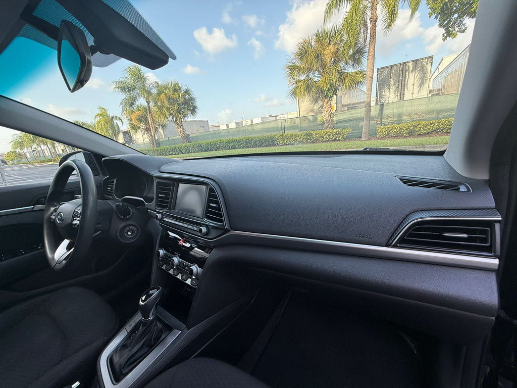 2020 Hyundai Elantra - 💰 $9,500