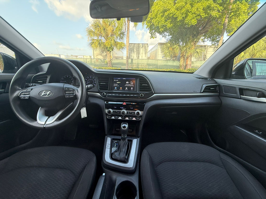 2020 Hyundai Elantra - 💰 $9,500