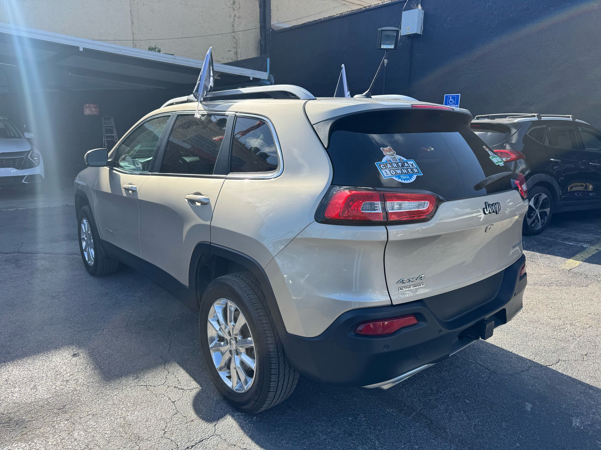 2015 Jeep Cherokee Limited - ¡Título limpio! - 💰 Solo $9,900