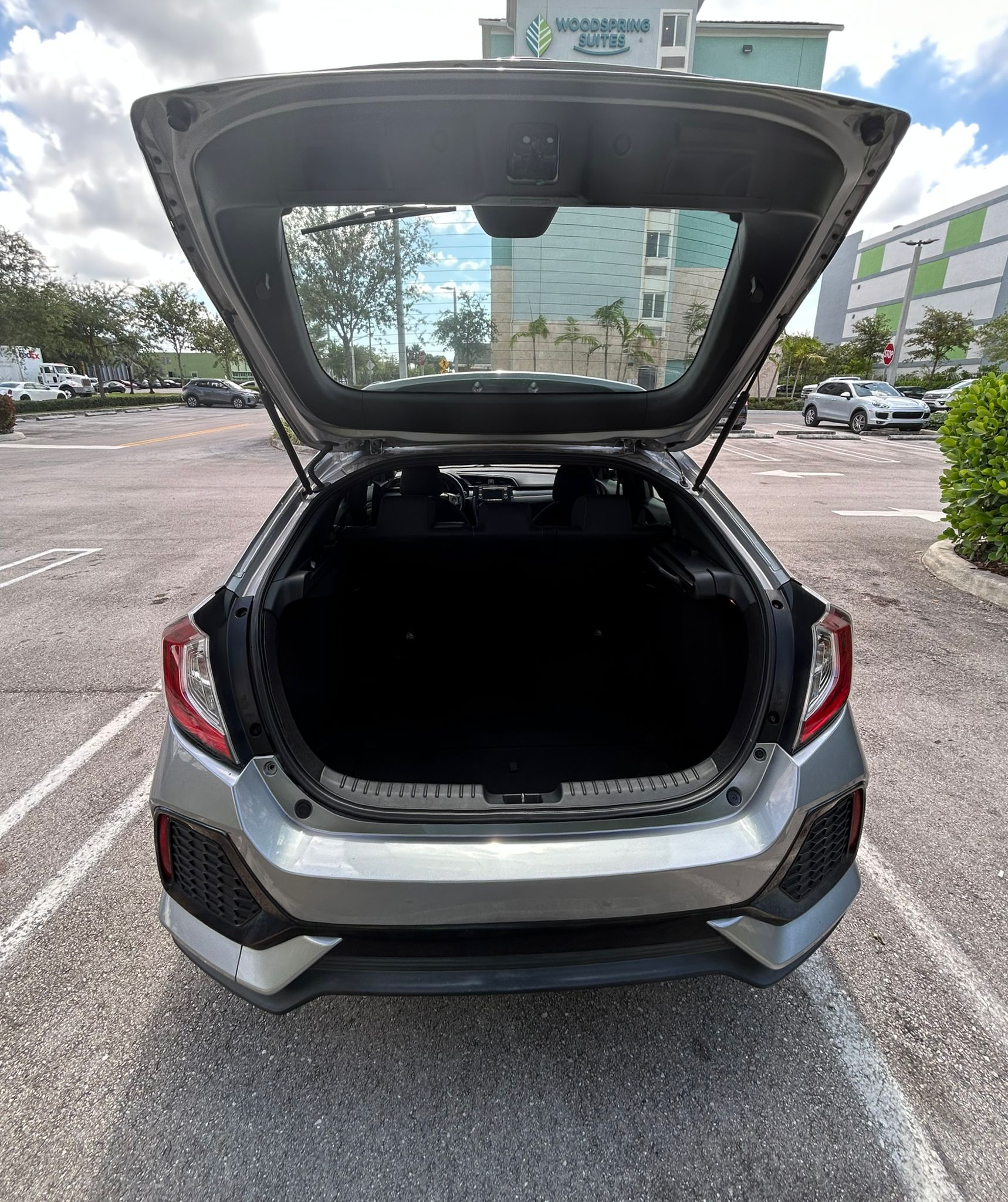 🚗 2018 Honda Civic Hatchback – 70k millas "CASH"