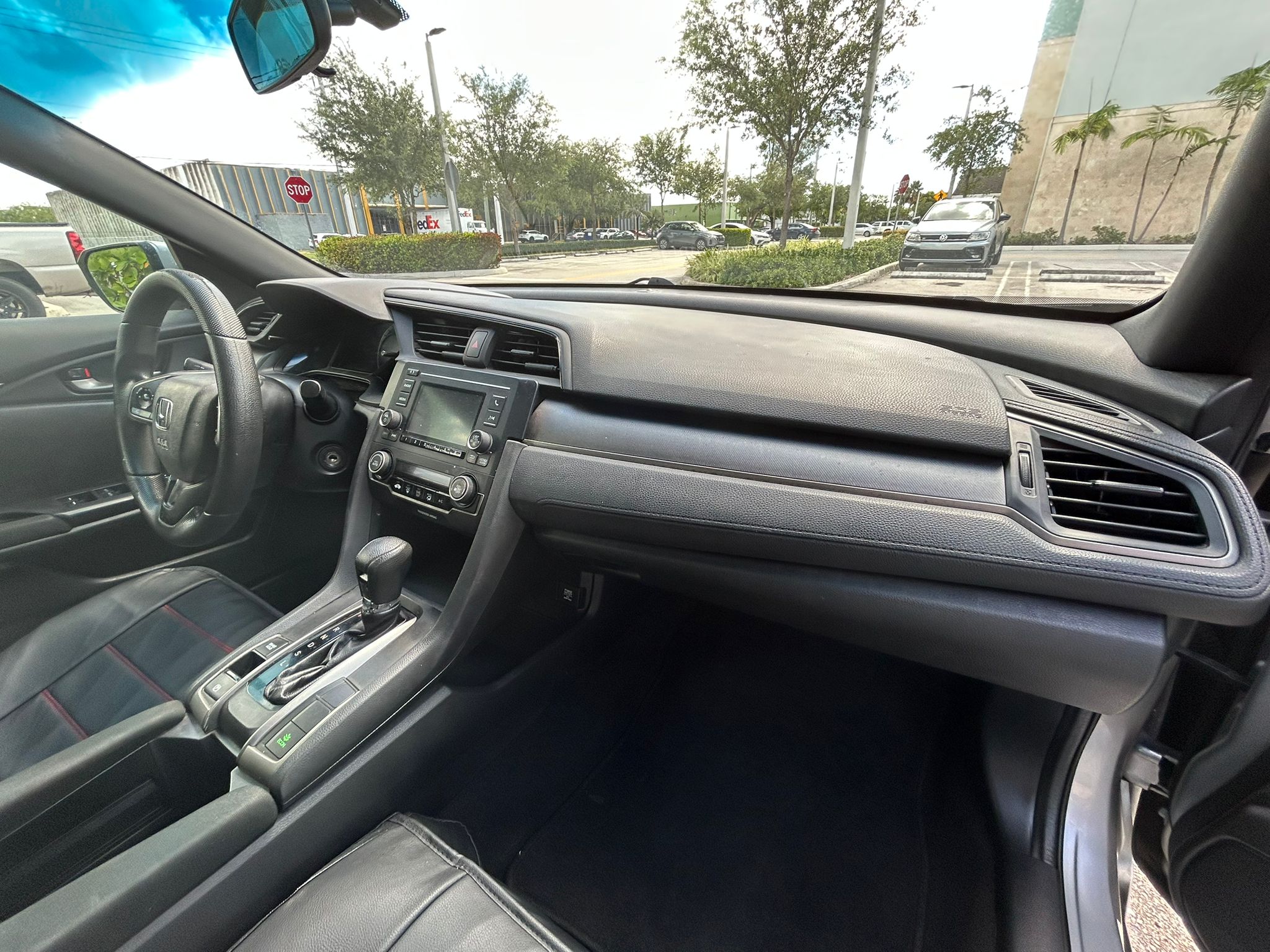 🚗 2018 Honda Civic Hatchback – 70k millas "CASH"