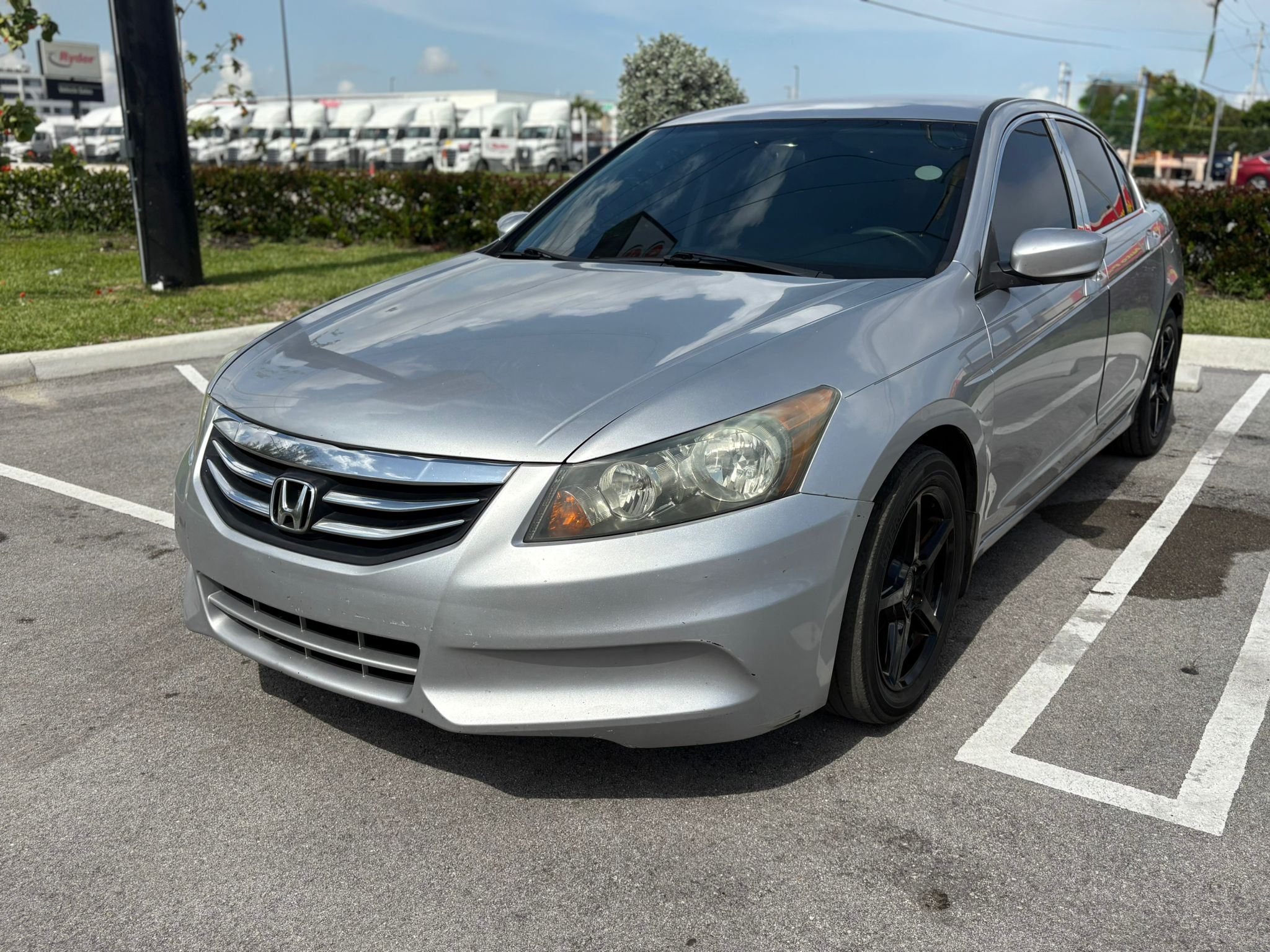 2011 Honda accord LX Sedan 4D 189k Millas "CASH"