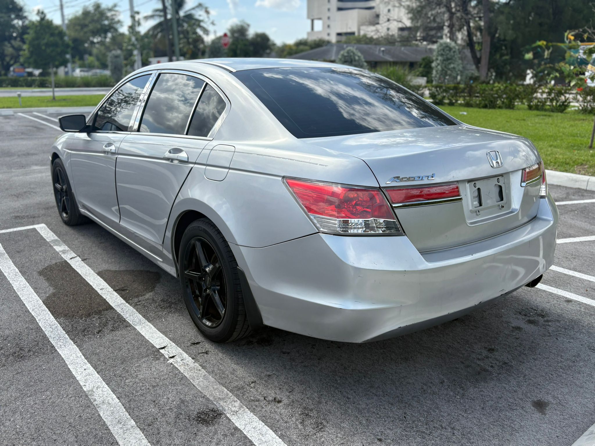 2011 Honda accord LX Sedan 4D 189k Millas "CASH"
