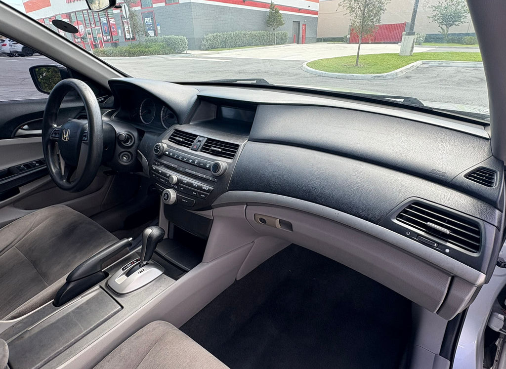 2011 Honda accord LX Sedan 4D 189k Millas "CASH"
