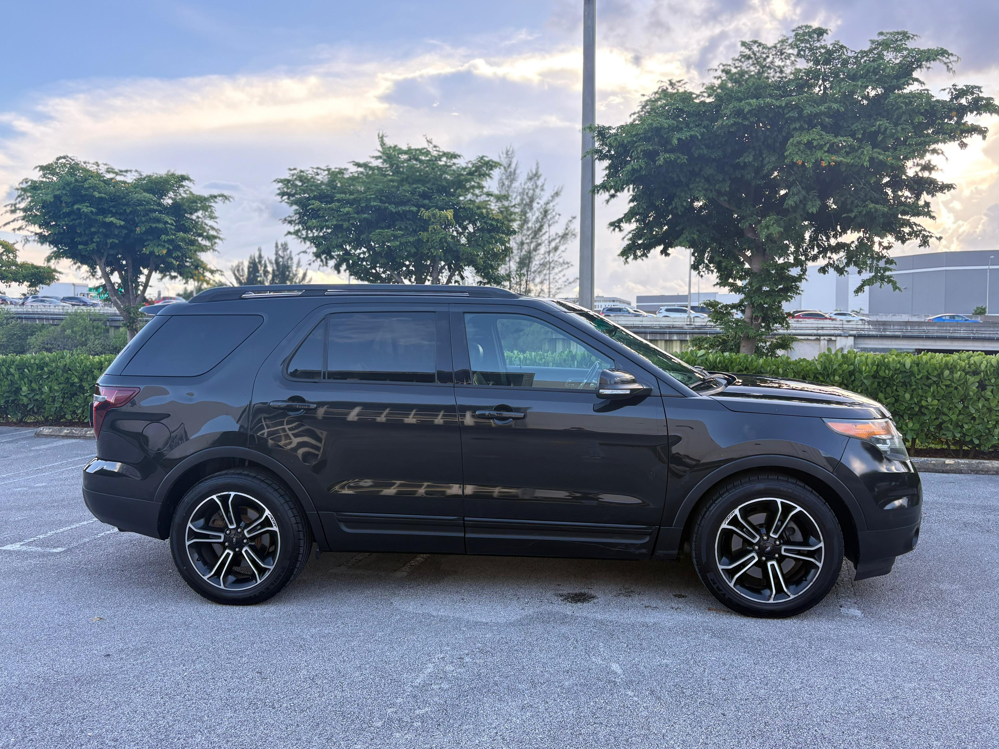 🚙 2015 Ford Explorer Sport SUV 4D – 100k millas