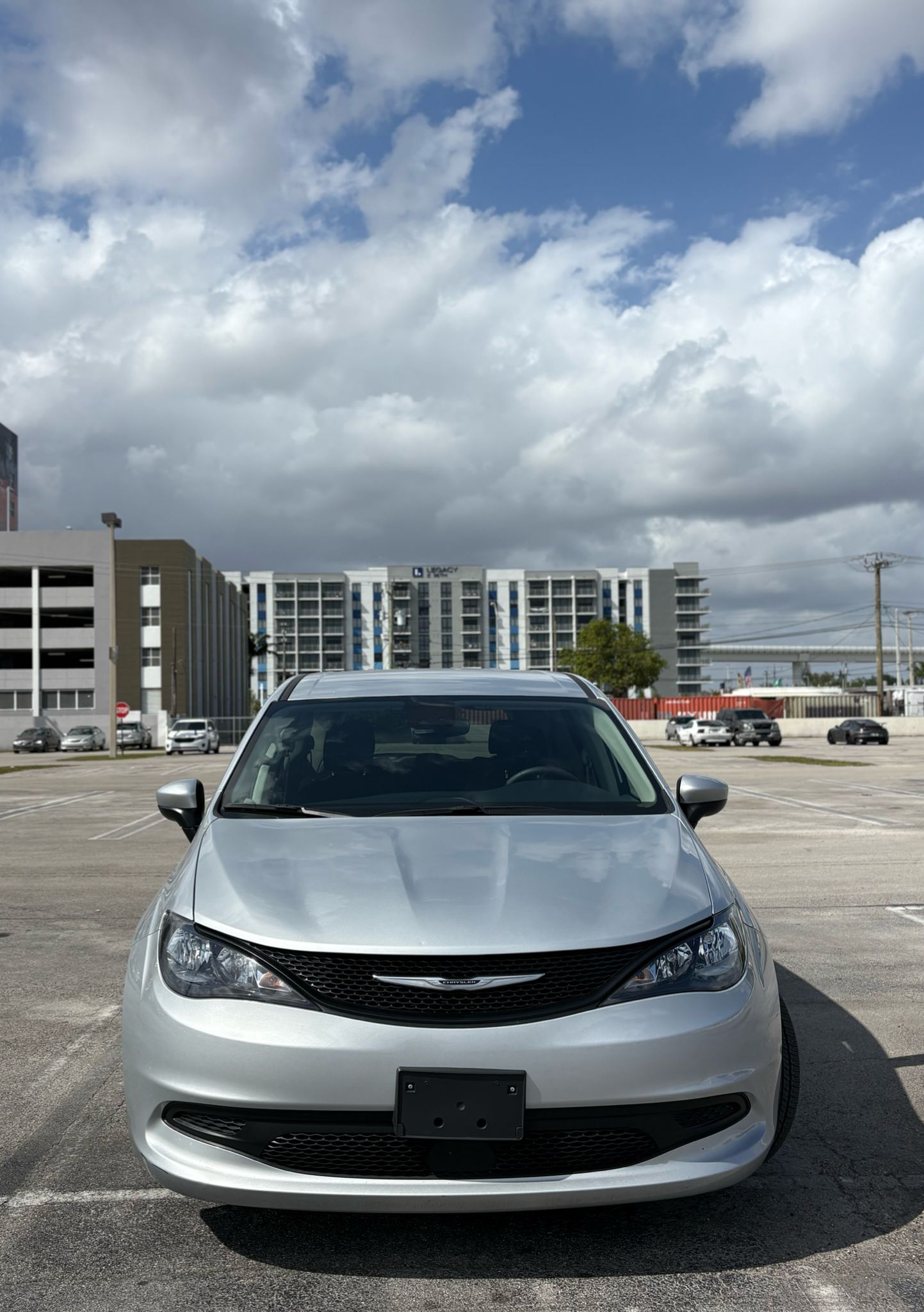 🚐 2023 Chrysler Voyager – 71,476 millas