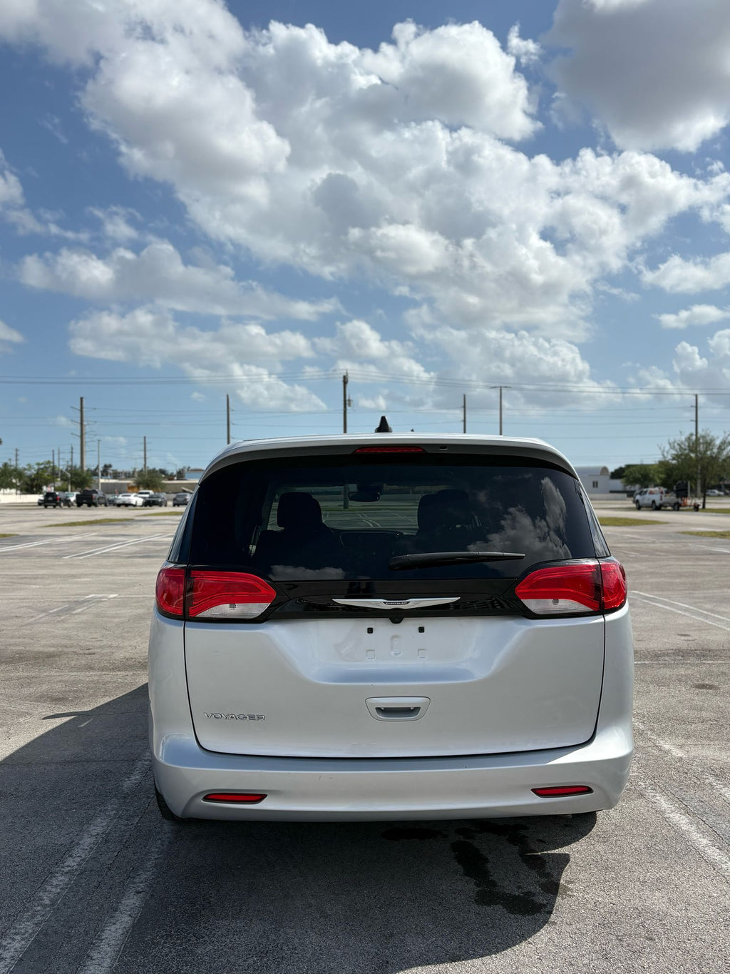 🚐 2023 Chrysler Voyager – 71,476 millas