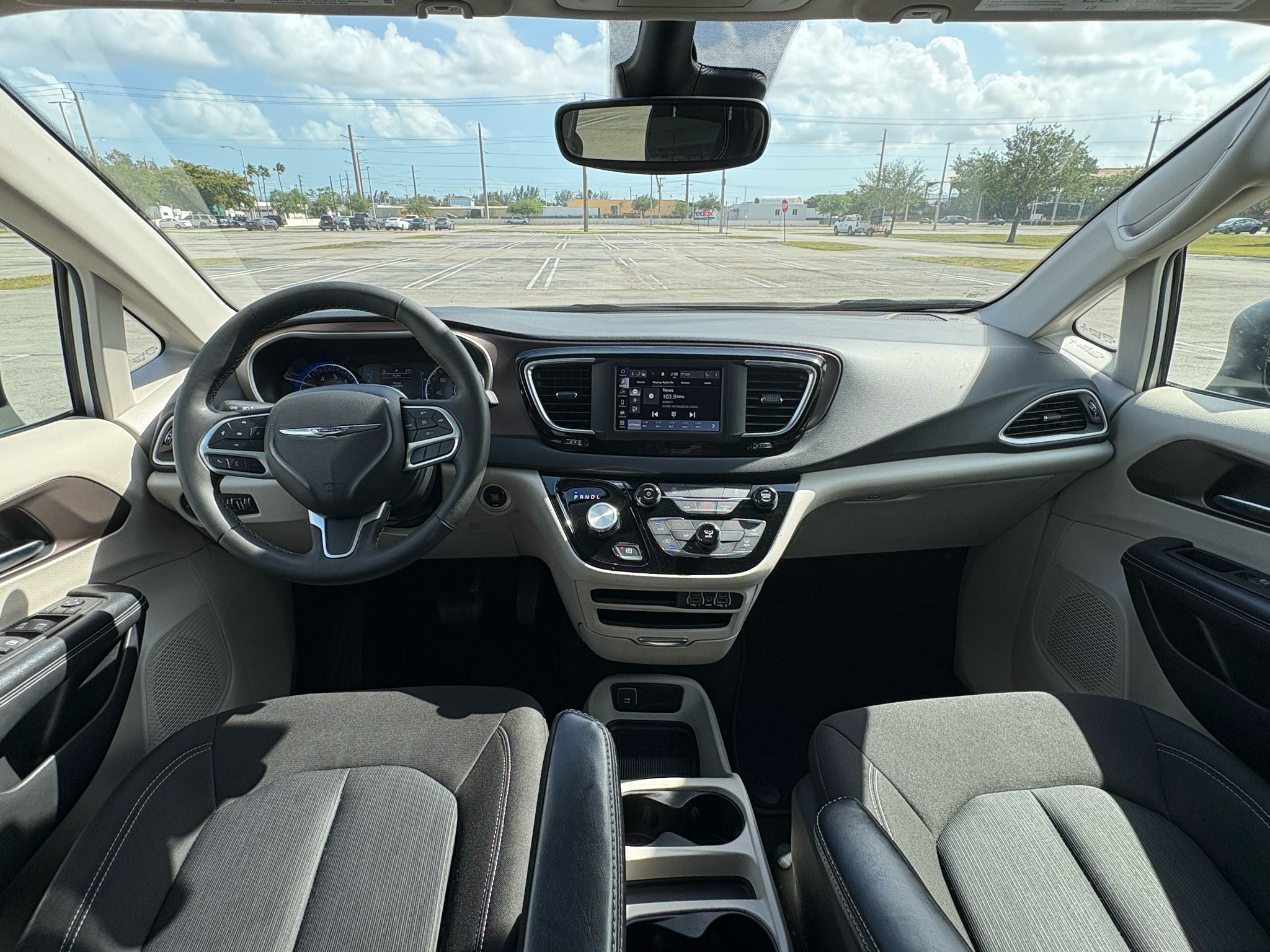 🚐 2023 Chrysler Voyager – 71,476 millas