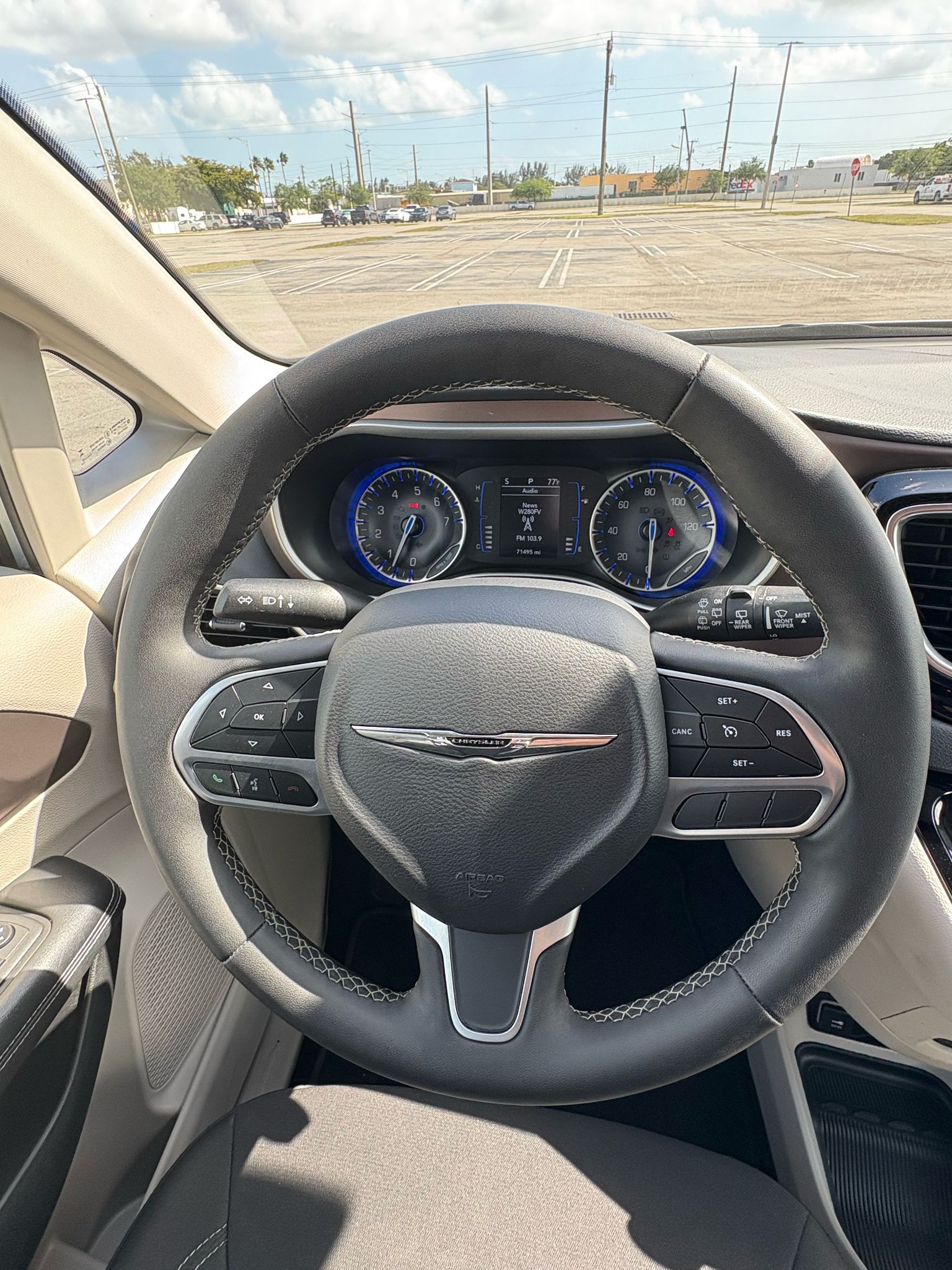 🚐 2023 Chrysler Voyager – 71,476 millas