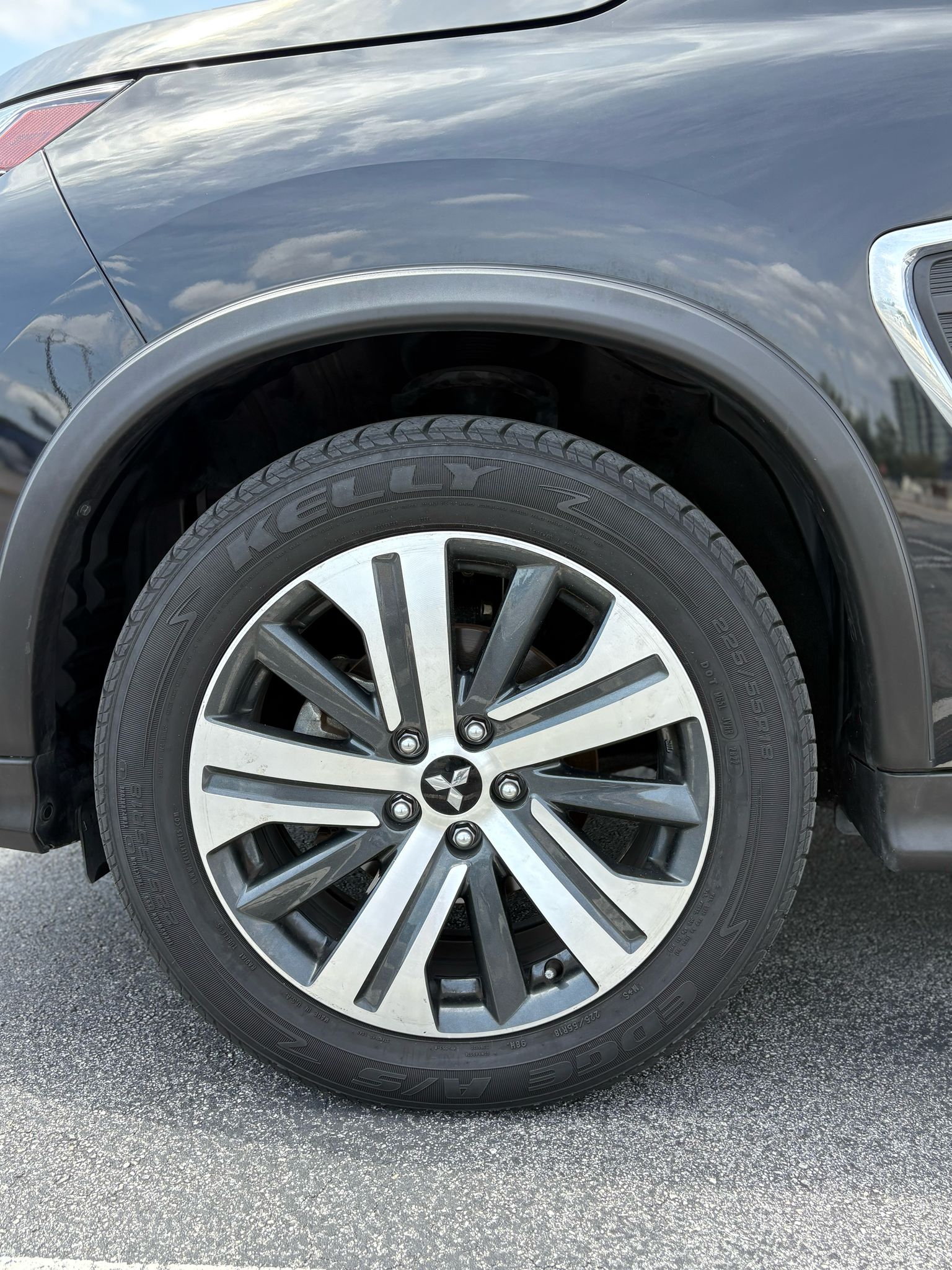 🚙 2023 Mitsubishi Outlander – 35,972 millas