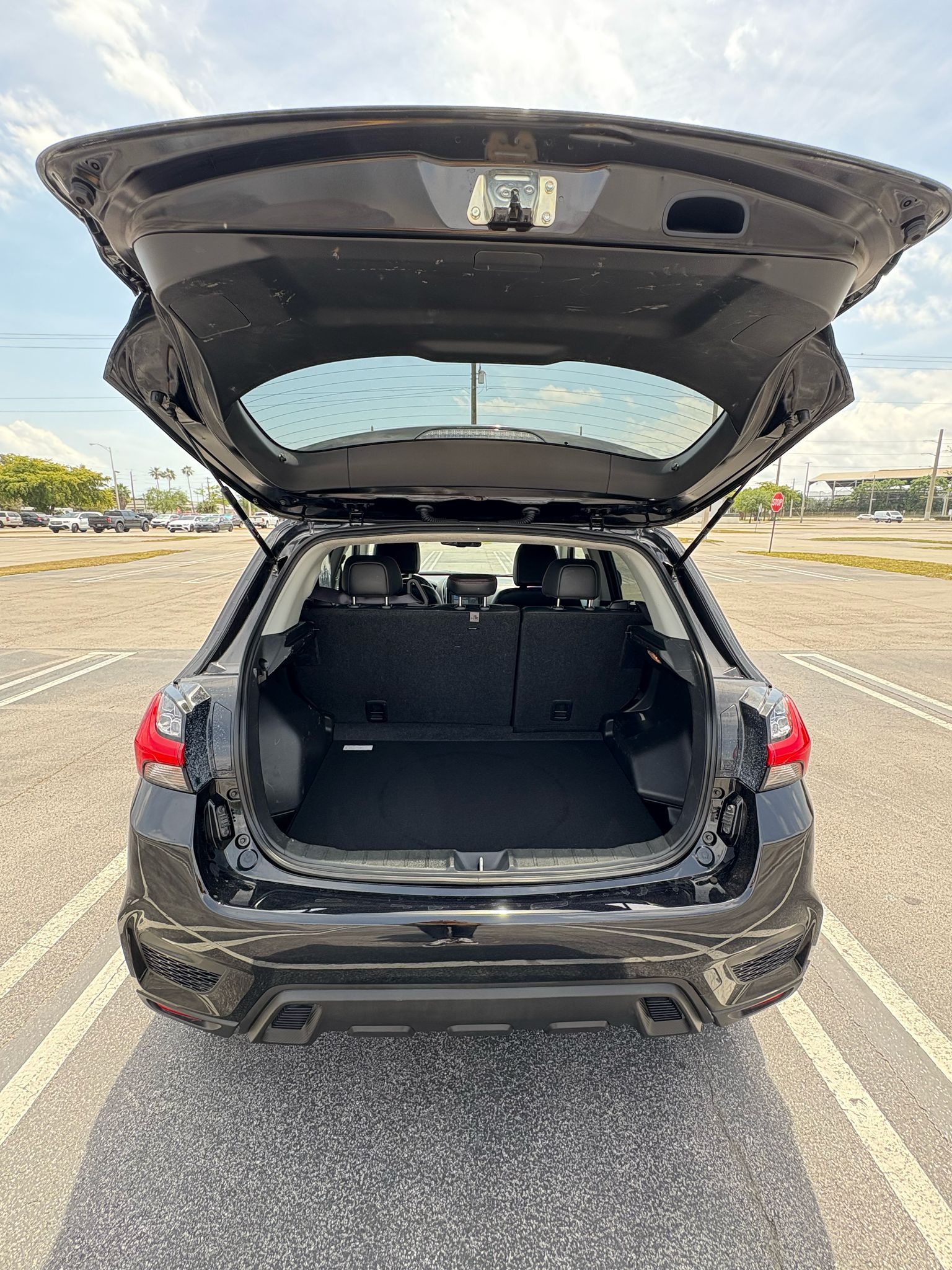 🚙 2023 Mitsubishi Outlander – 35,972 millas