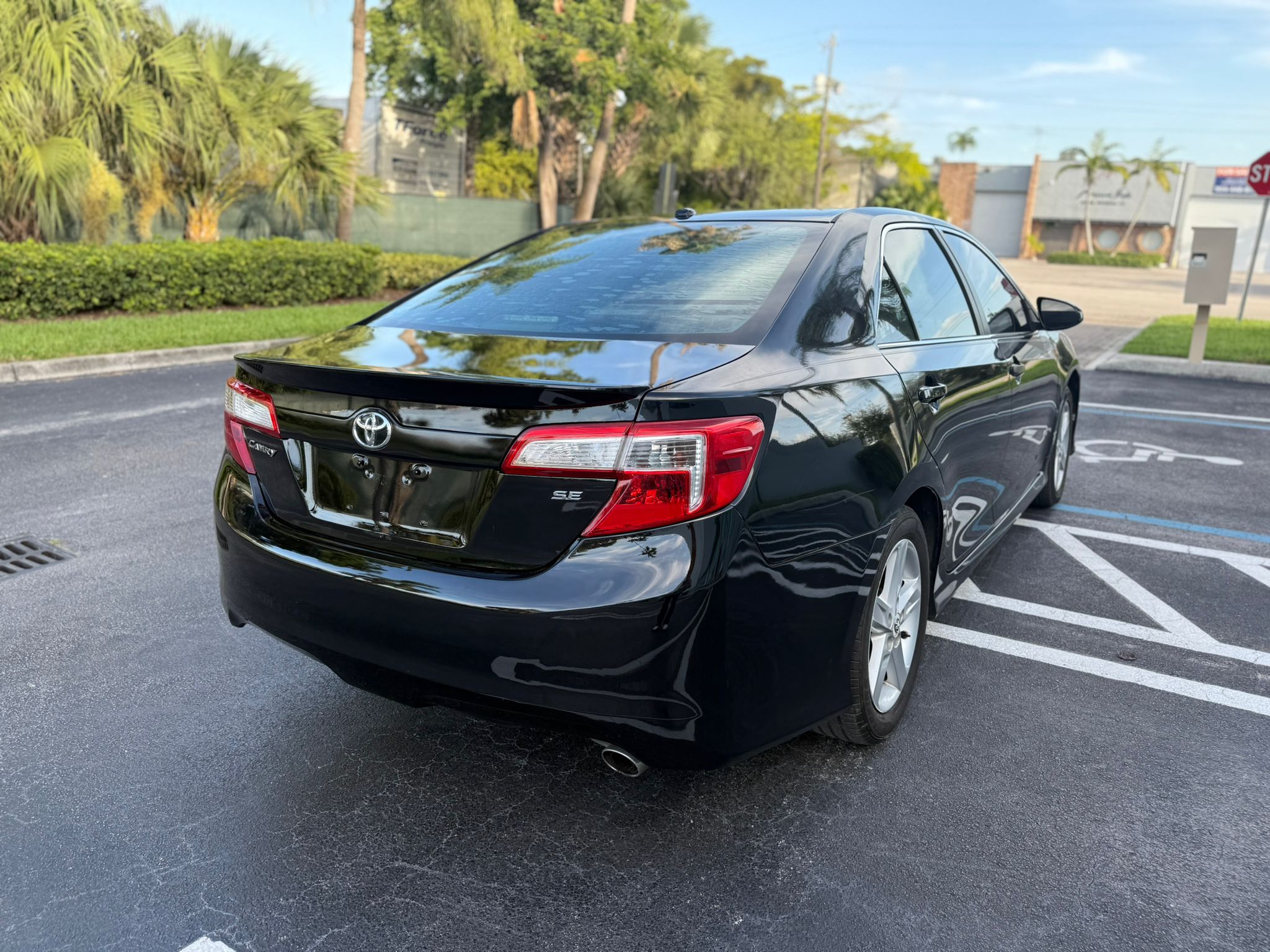 🚗 2014 Toyota Camry SE