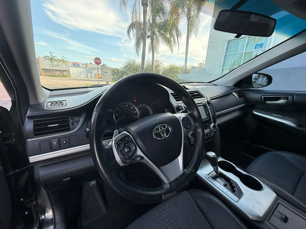 🚗 2014 Toyota Camry SE