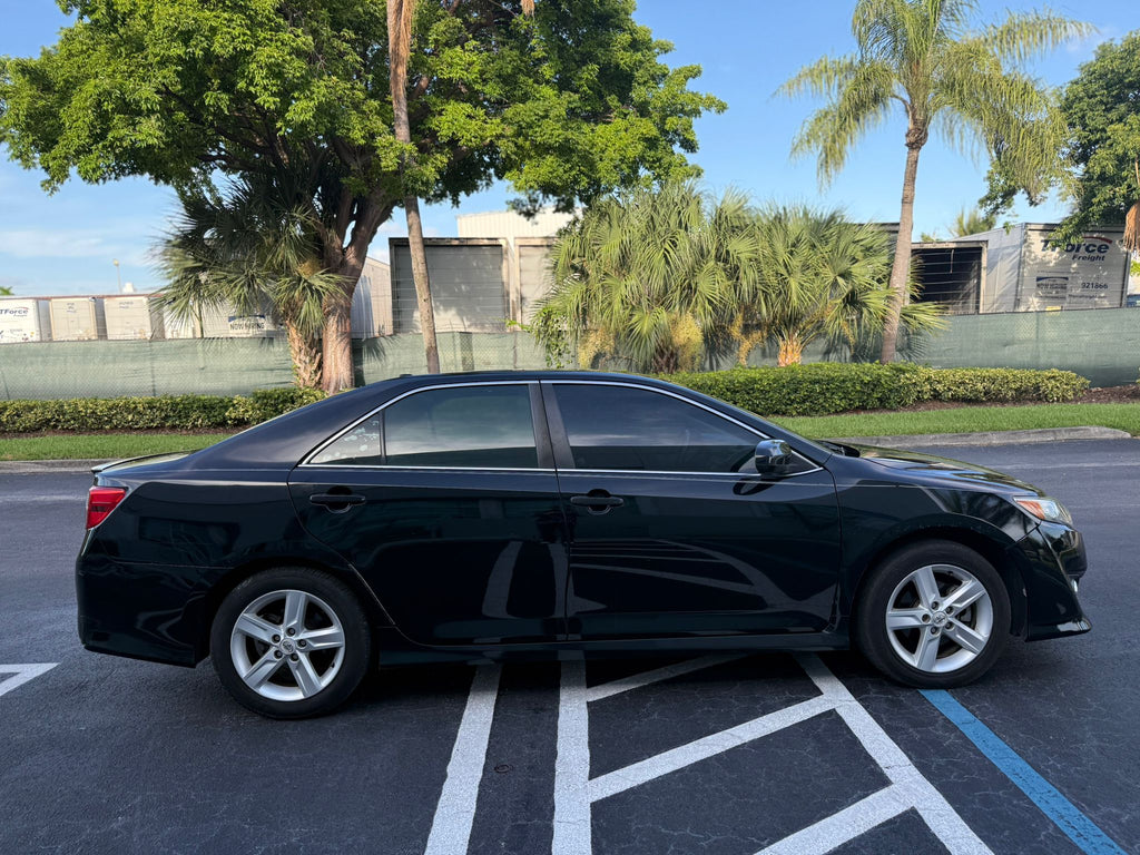 🚗 2014 Toyota Camry SE