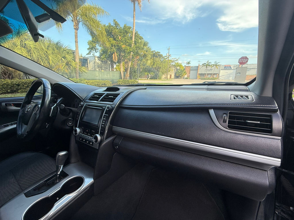 🚗 2014 Toyota Camry SE